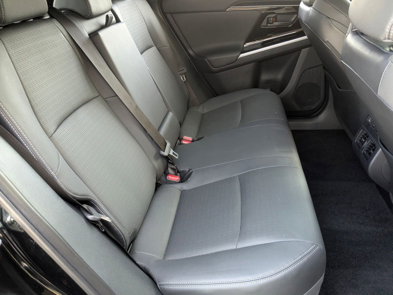 Used 2025 Subaru Solterra Limited image 29