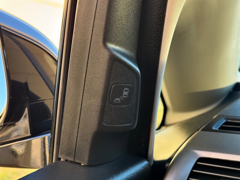 Used 2015 Honda Odyssey Touring Elite image 33