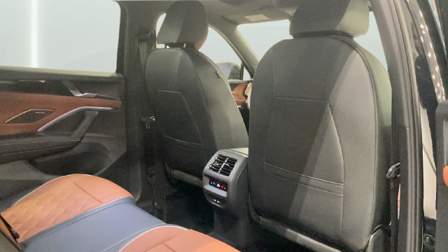 New 2026 Volkswagen Tiguan SEL R-Line AWD/4WD image 35
