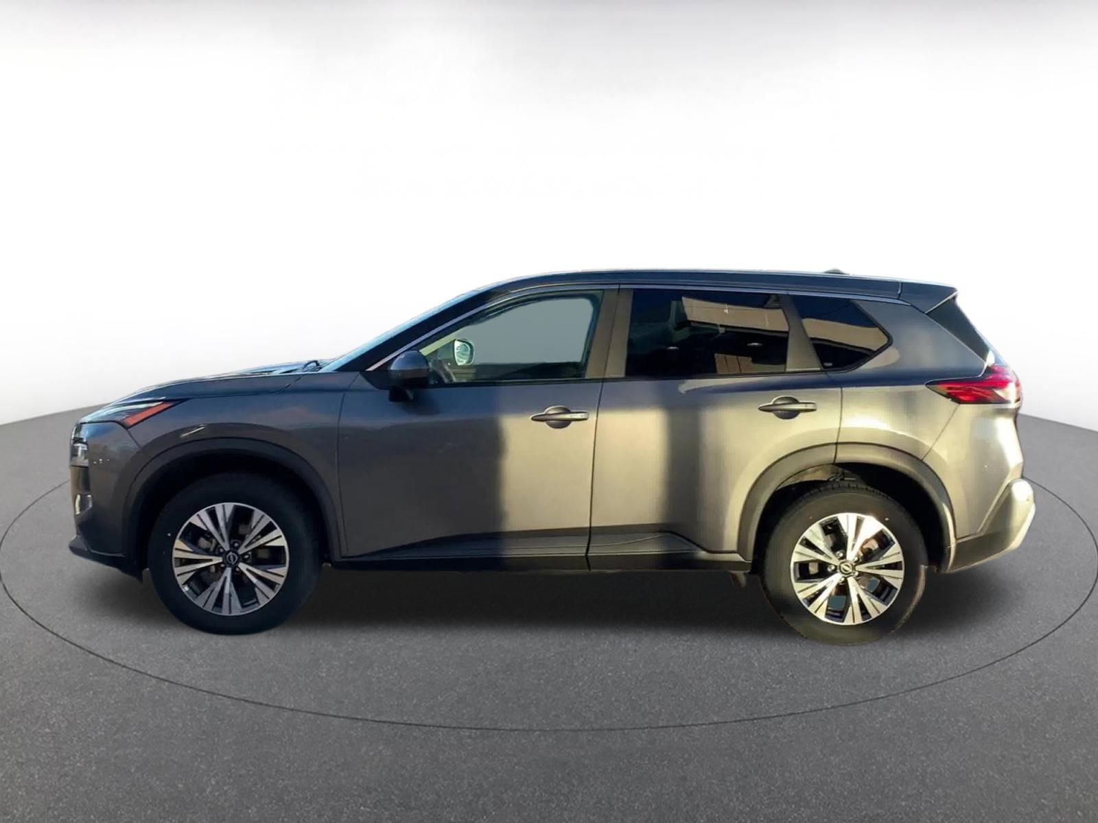 Used 2023 Nissan Rogue SV image 9