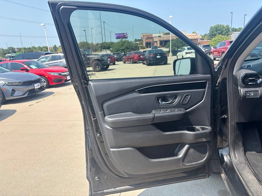 Certified 2023 Honda Pilot Touring image 9