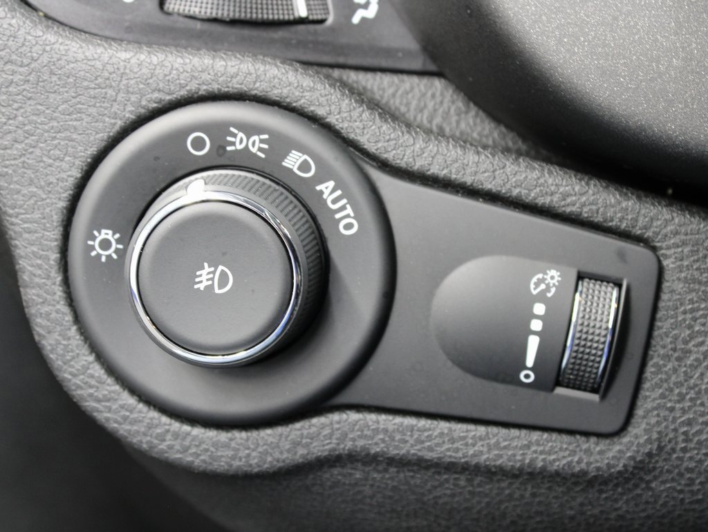 Used 2019 FIAT 500X Trekking w/ Sunroof & Beats Package image 40