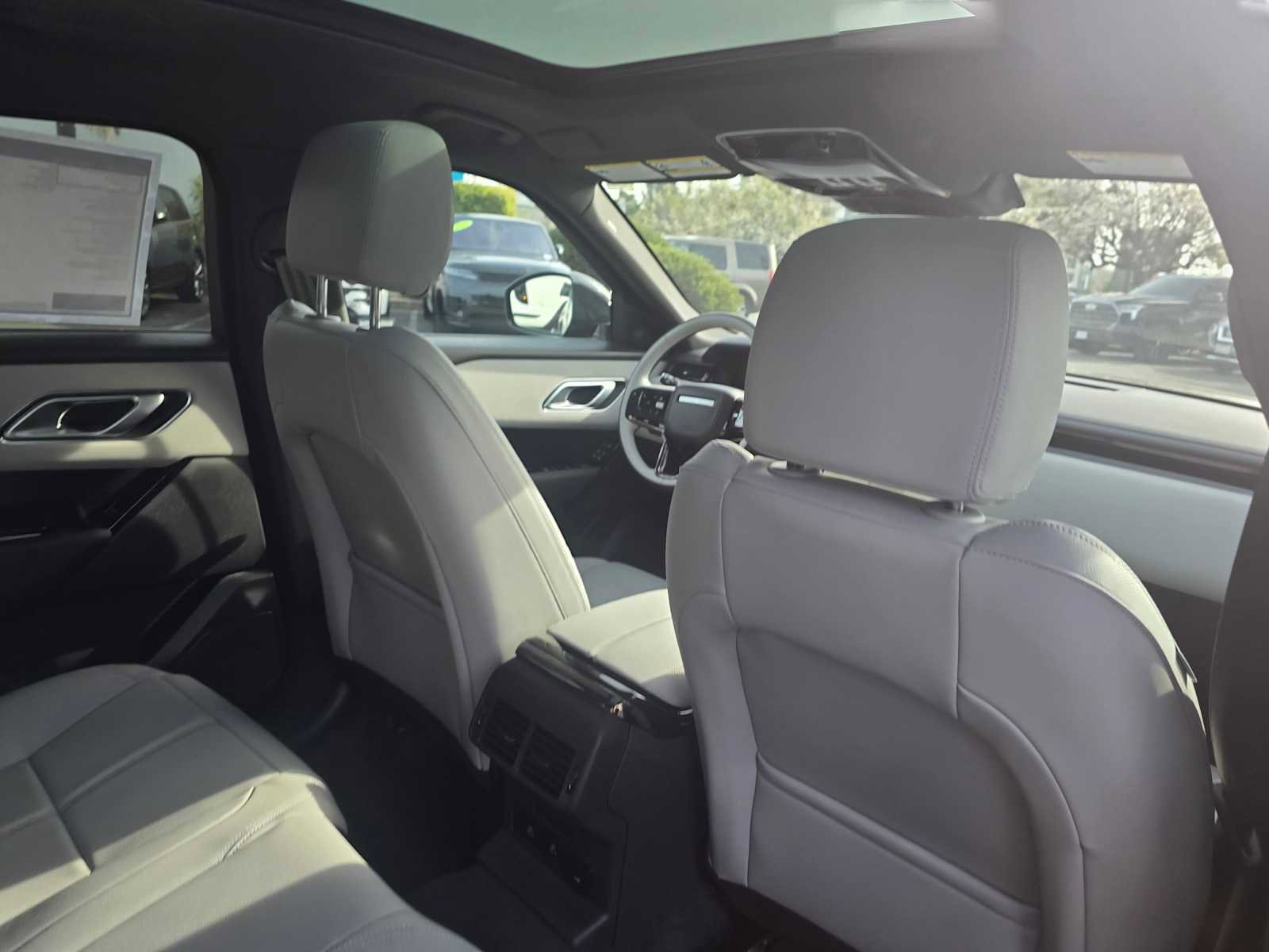 New 2026 Land Rover Range Rover Velar Dynamic SE image 15