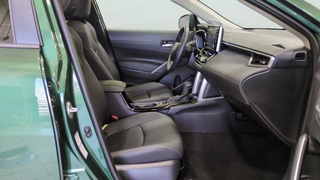 Used 2022 Toyota Corolla Cross XLE w/ Convenience Package AWD/4WD image 12