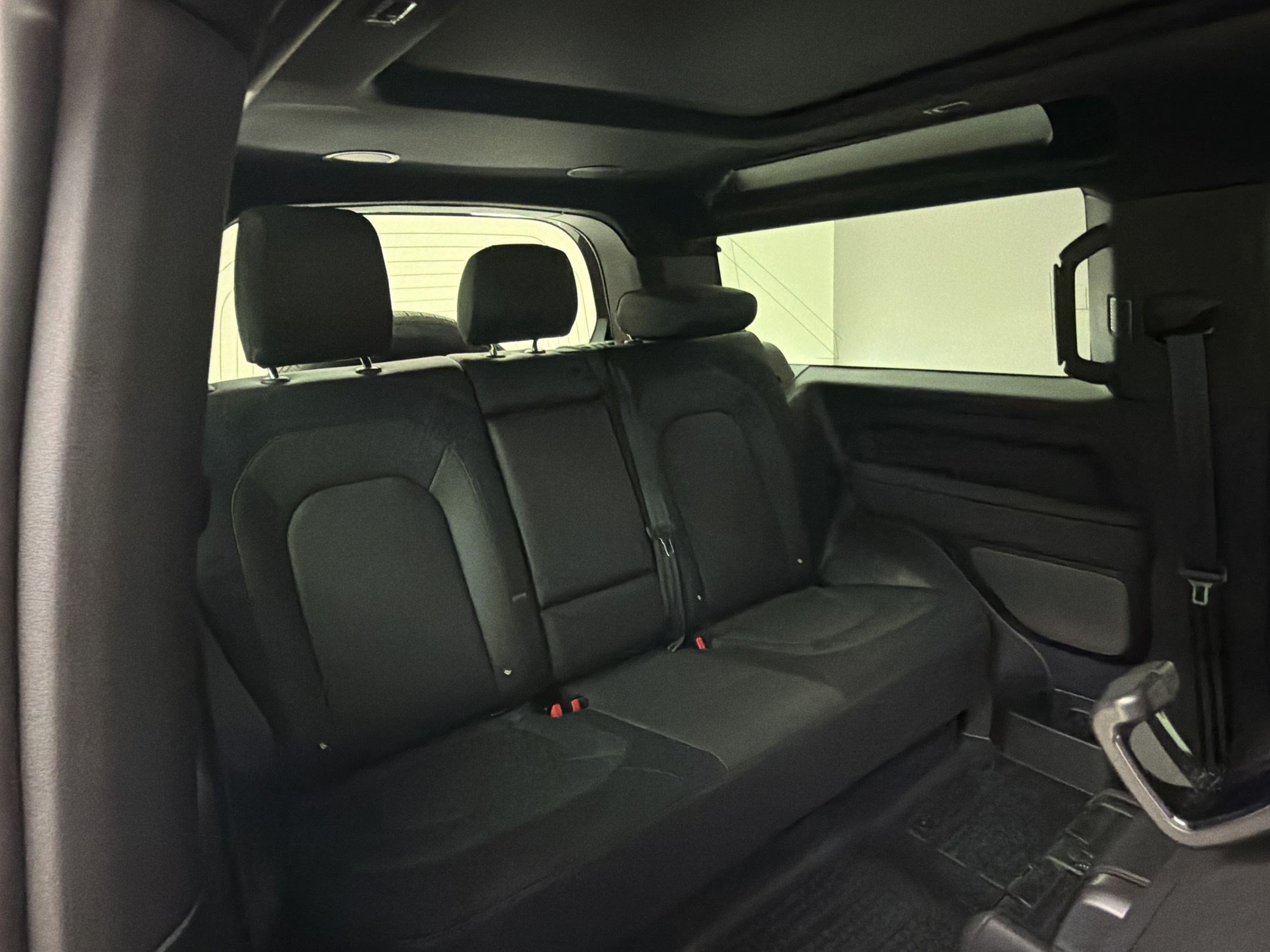 Used 2023 Land Rover Defender 90 X-Dynamic SE AWD/4WD image 30