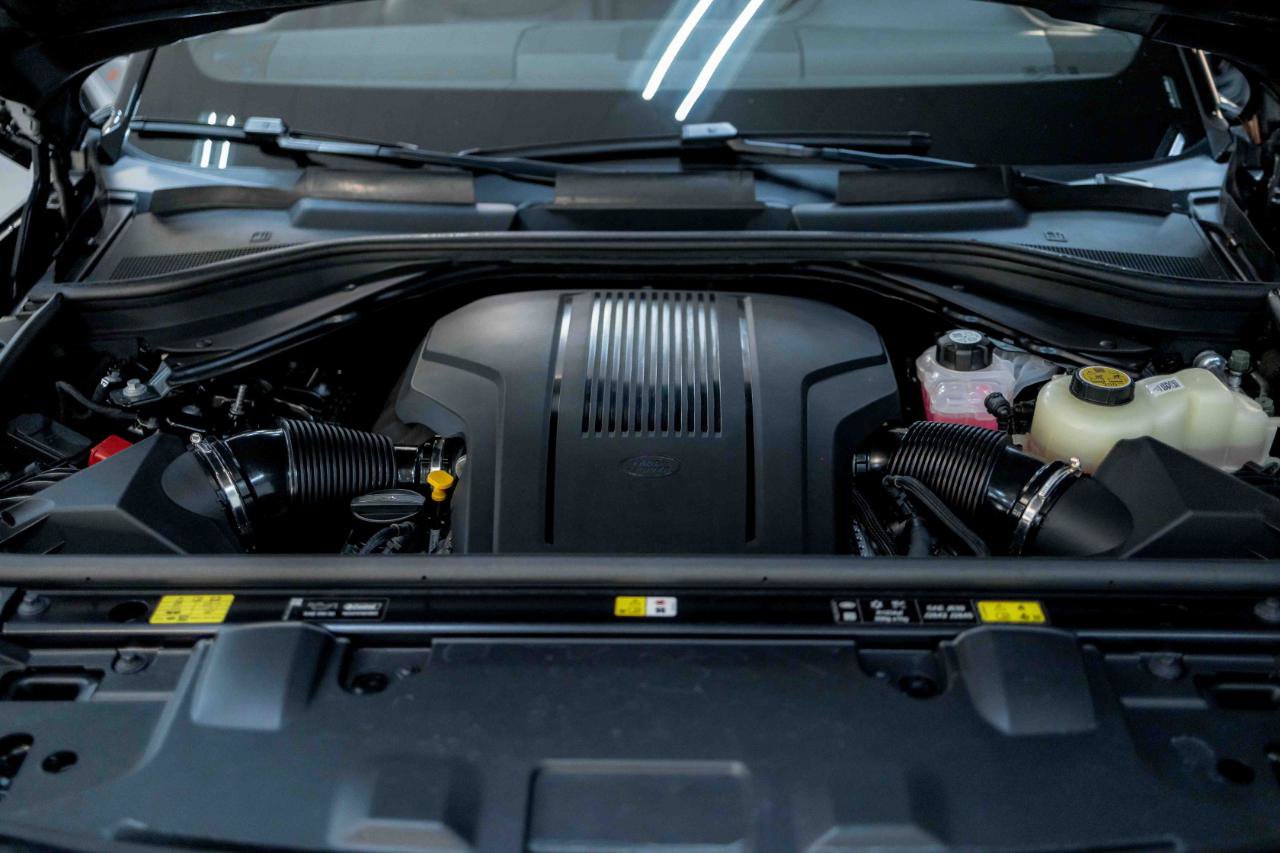 Used 2025 Land Rover Range Rover SE image 85