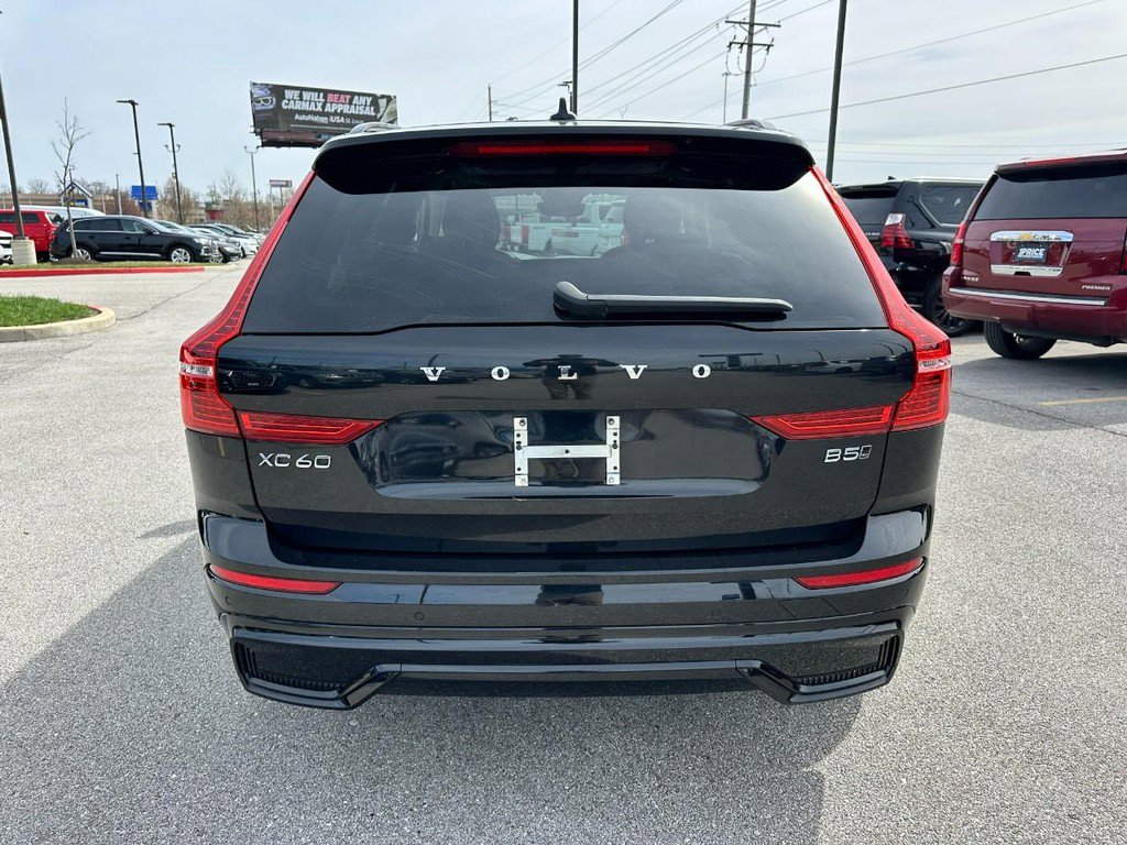 Used 2024 Volvo XC60 B5 Plus image 4