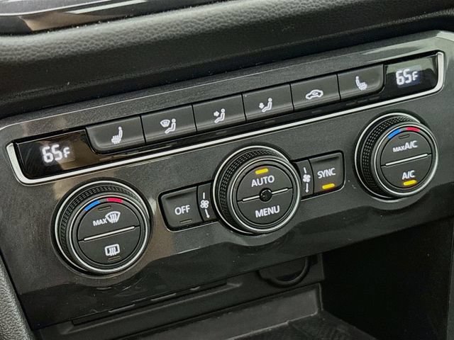 Certified 2020 Volkswagen Tiguan SE w/ Panoramic Sunroof Package AWD/4WD image 17