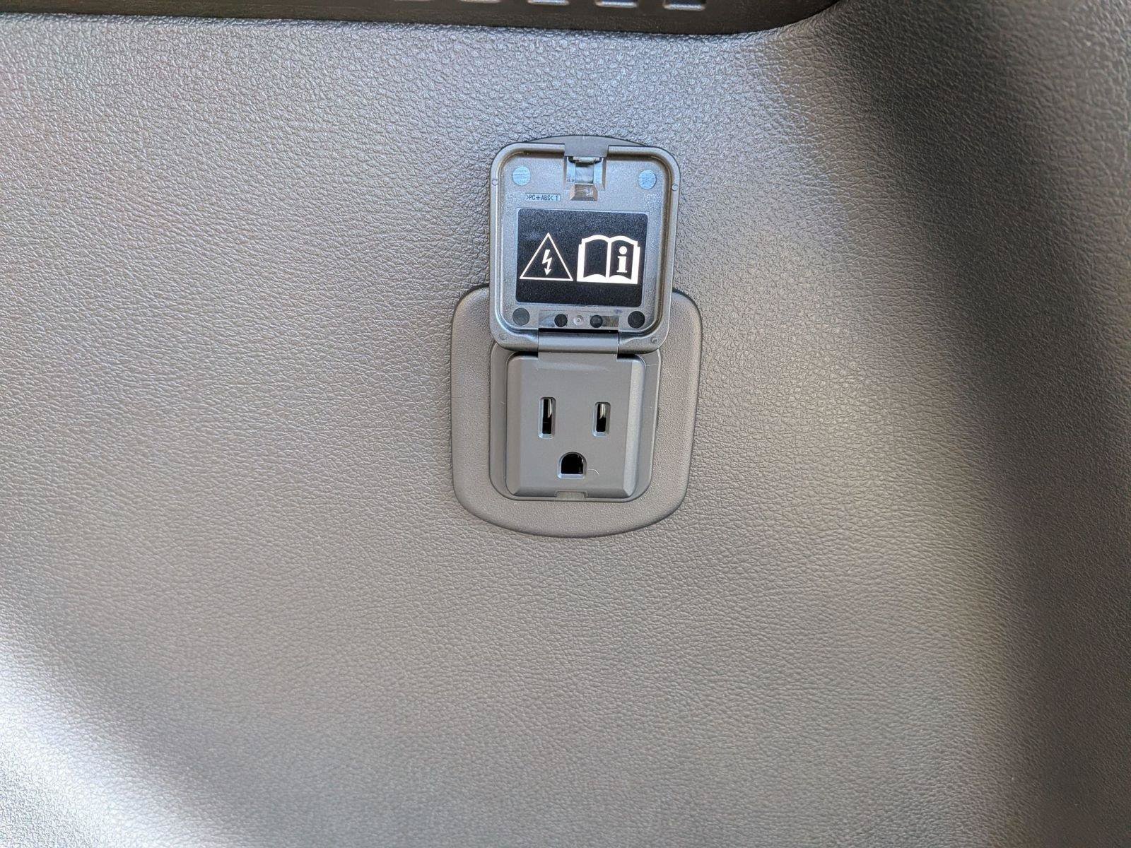 New 2026 Nissan Leaf Platinum+ w/ Cargo Package (Platinum+) FWD image 17