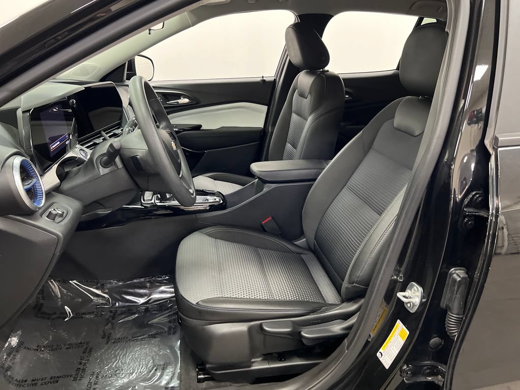 Used 2024 Chevrolet Trax LT FWD image 9