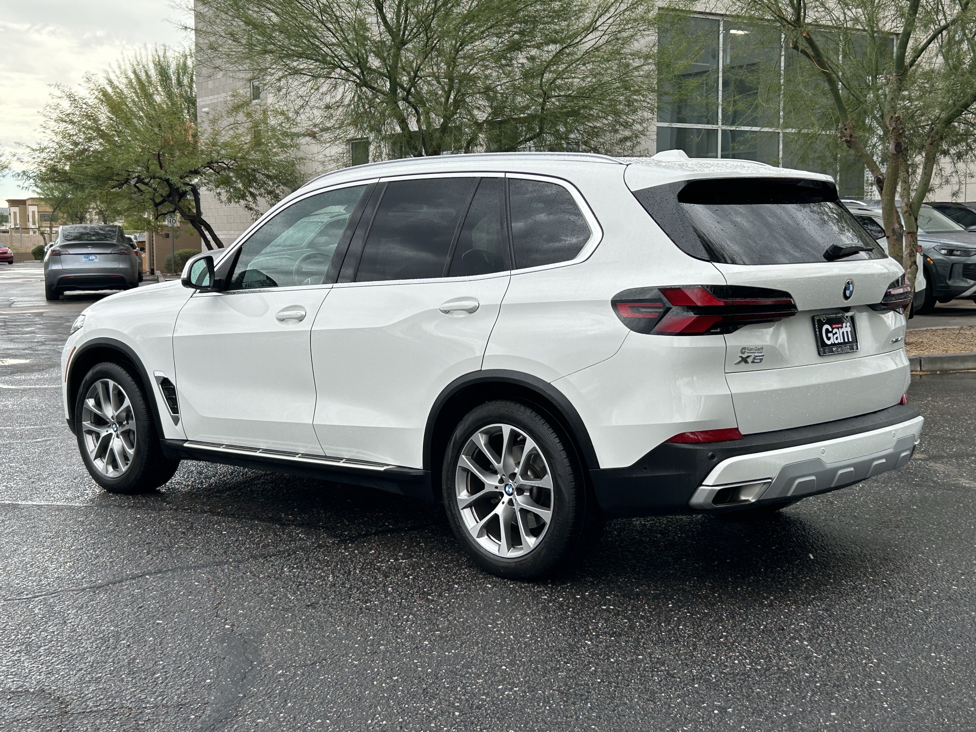 Used 2025 BMW X5 xDrive40i AWD/4WD image 3