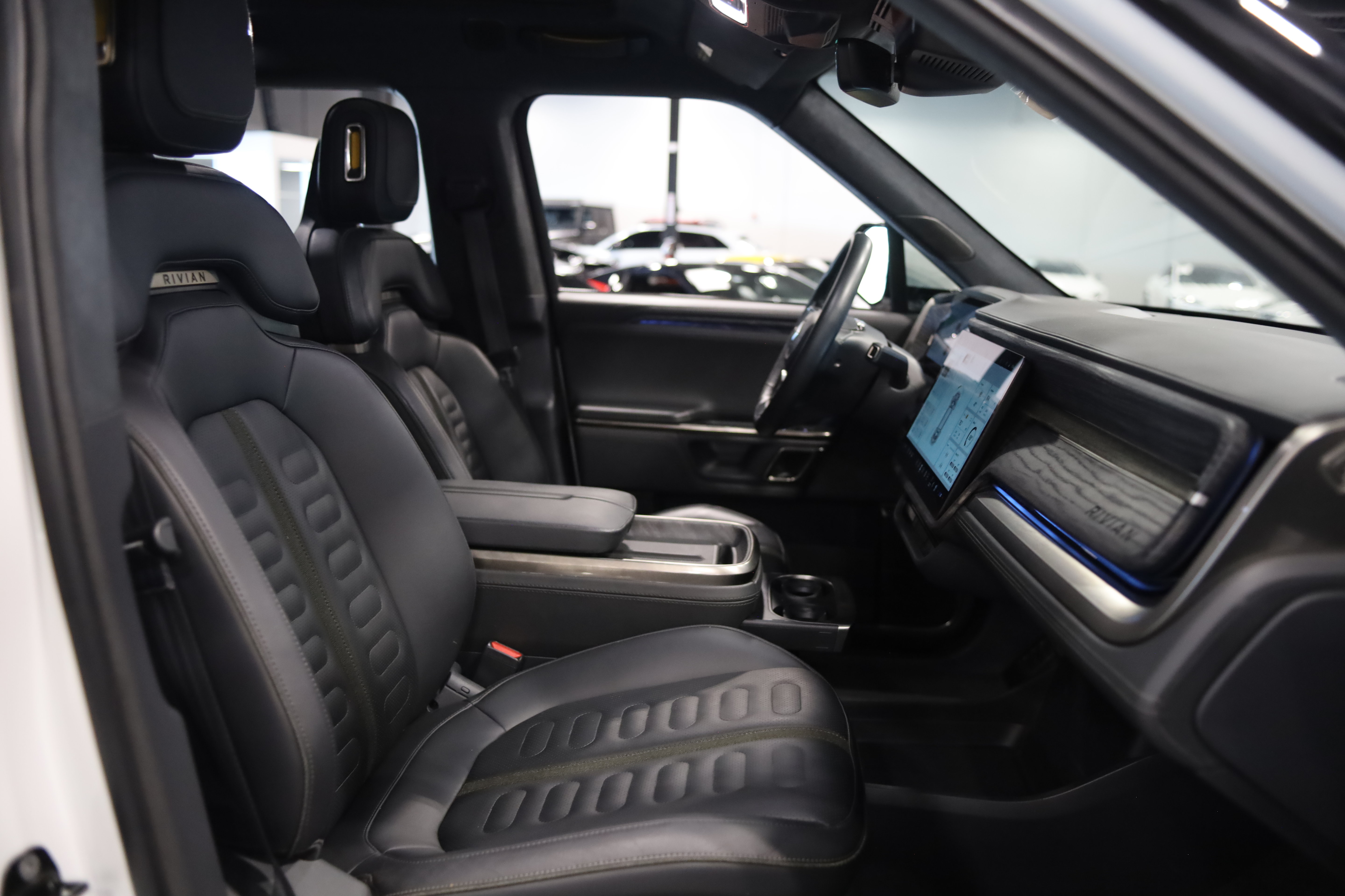 Used 2022 Rivian R1S Launch Edition Quad AWD/4WD image 37