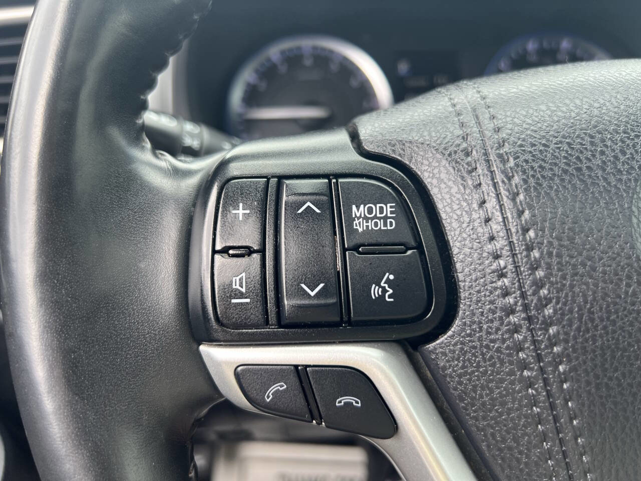 Used 2019 Toyota Highlander XLE image 36