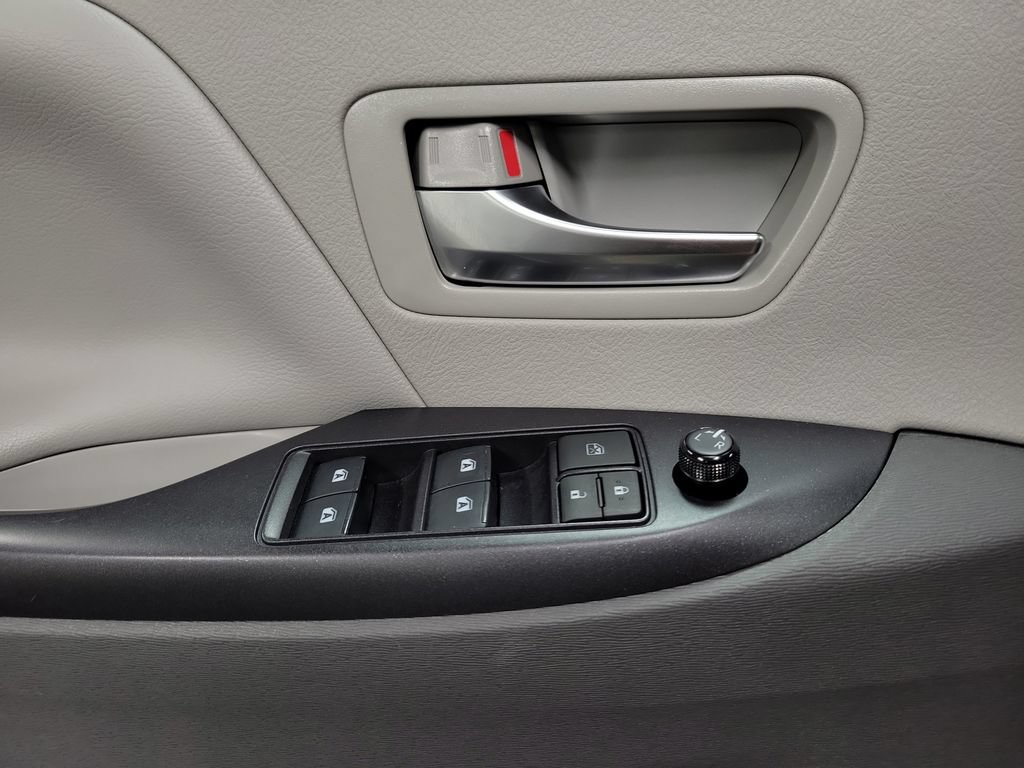 Used 2020 Toyota Sienna LE FWD image 19