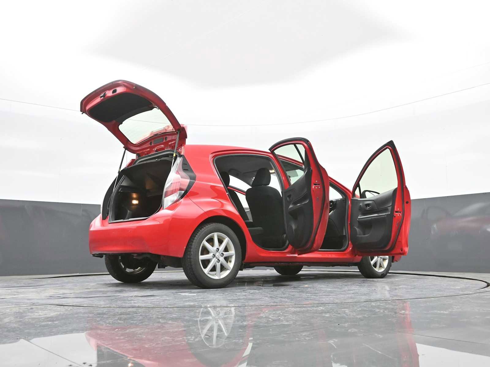 Used 2015 Toyota Prius C Three image 42