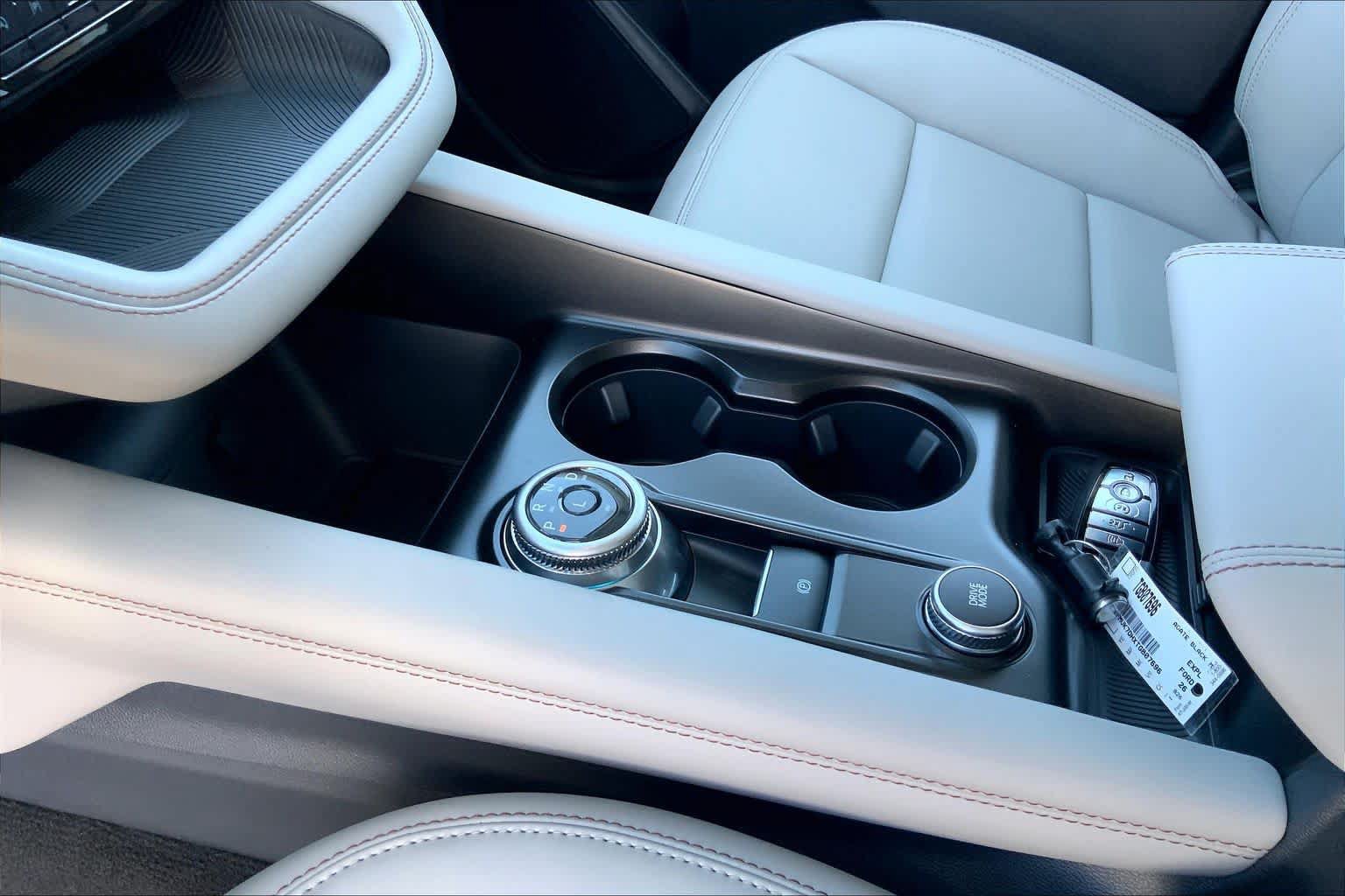 New 2026 Ford Explorer Active w/ Active Comfort Package RWD image 7
