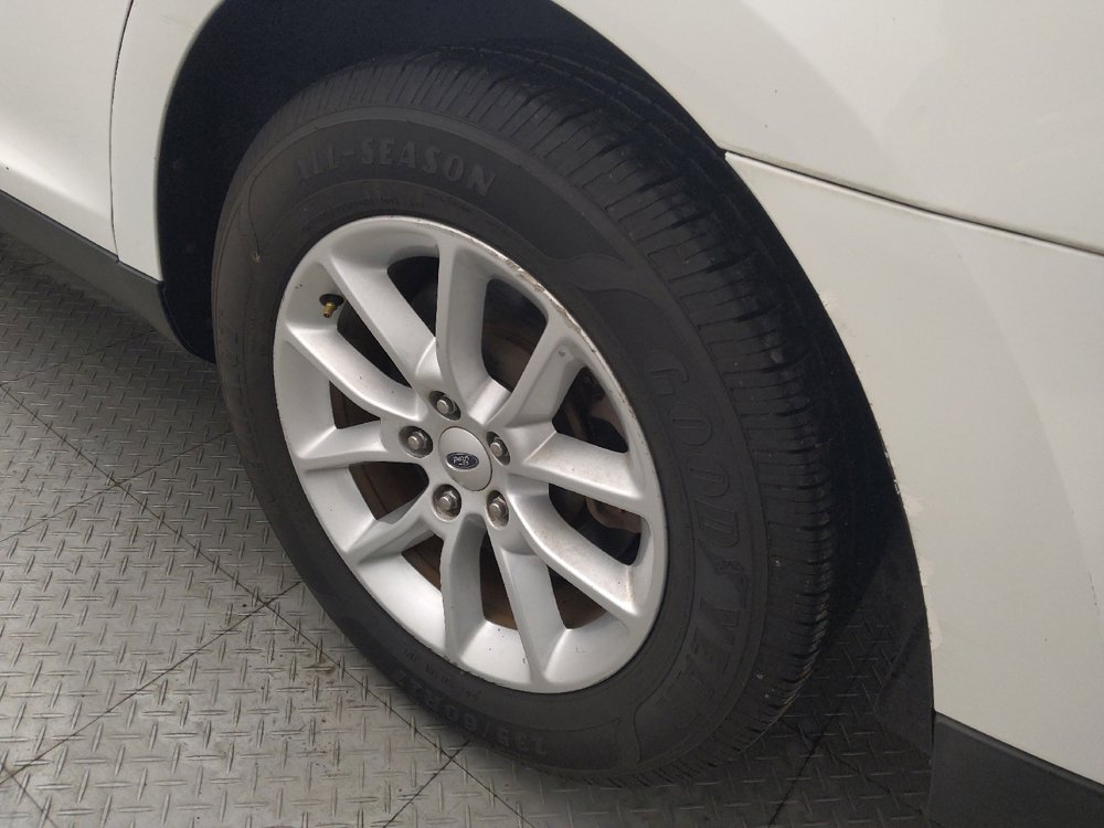 Used 2014 Ford Taurus SE image 31
