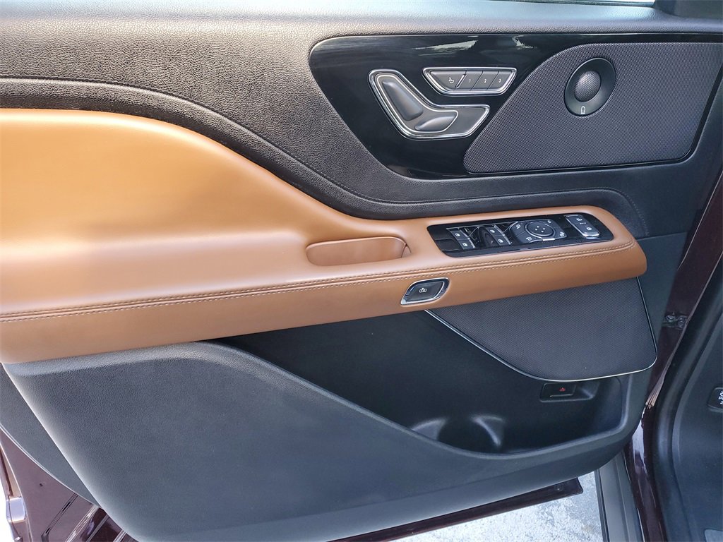Certified 2023 Lincoln Aviator Reserve w/ Equipment Group 201A image 18