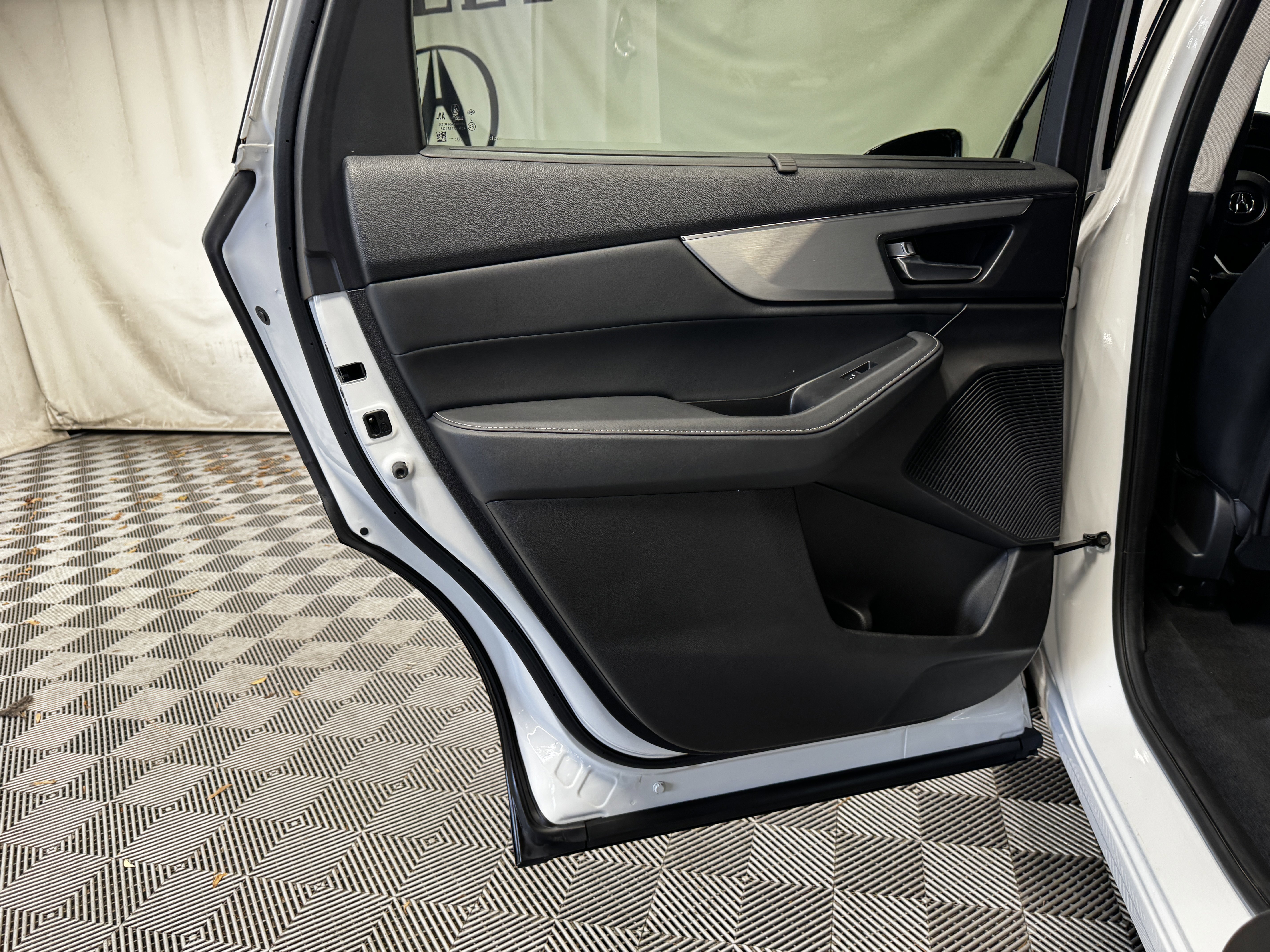 Certified 2023 Acura MDX FWD w/ Technology Package image 19