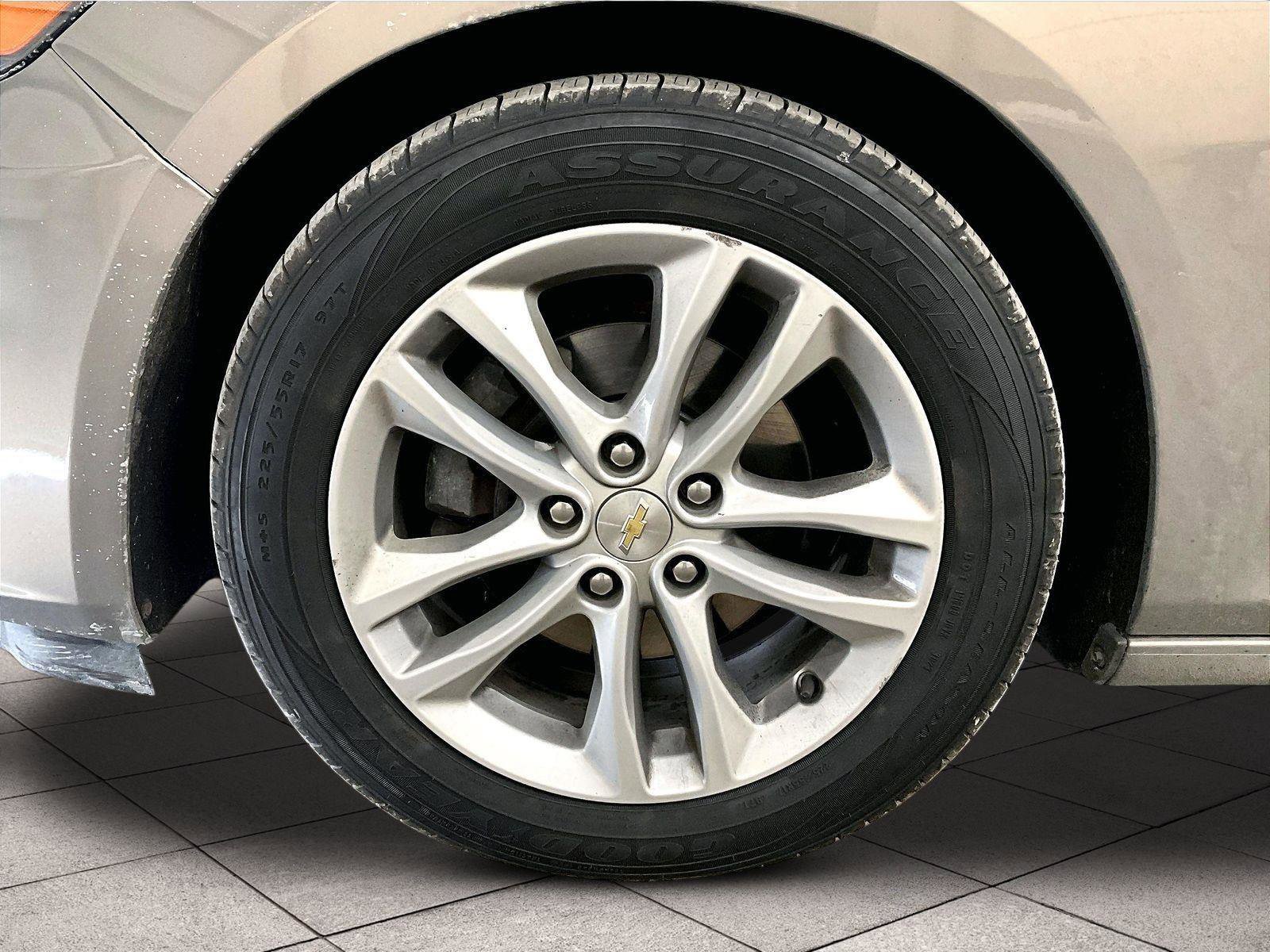 Used 2017 Chevrolet Malibu LT w/ Leather Package image 8