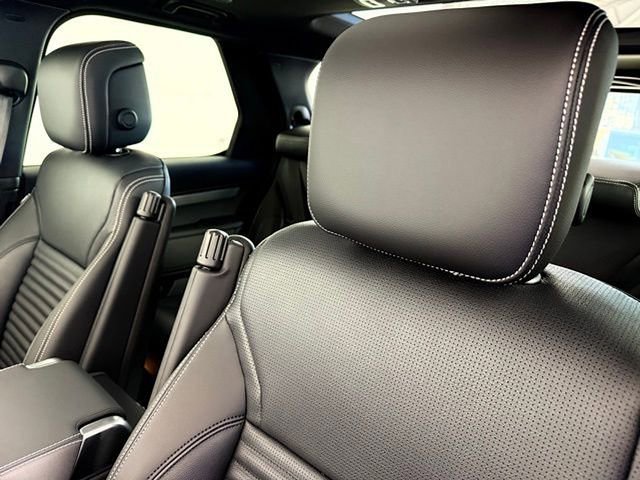 Certified 2025 Land Rover Discovery Dynamic SE image 16