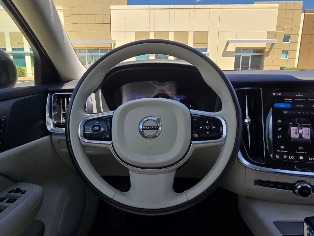 Used 2025 Volvo V60 B5 Cross Country Plus AWD/4WD image 29