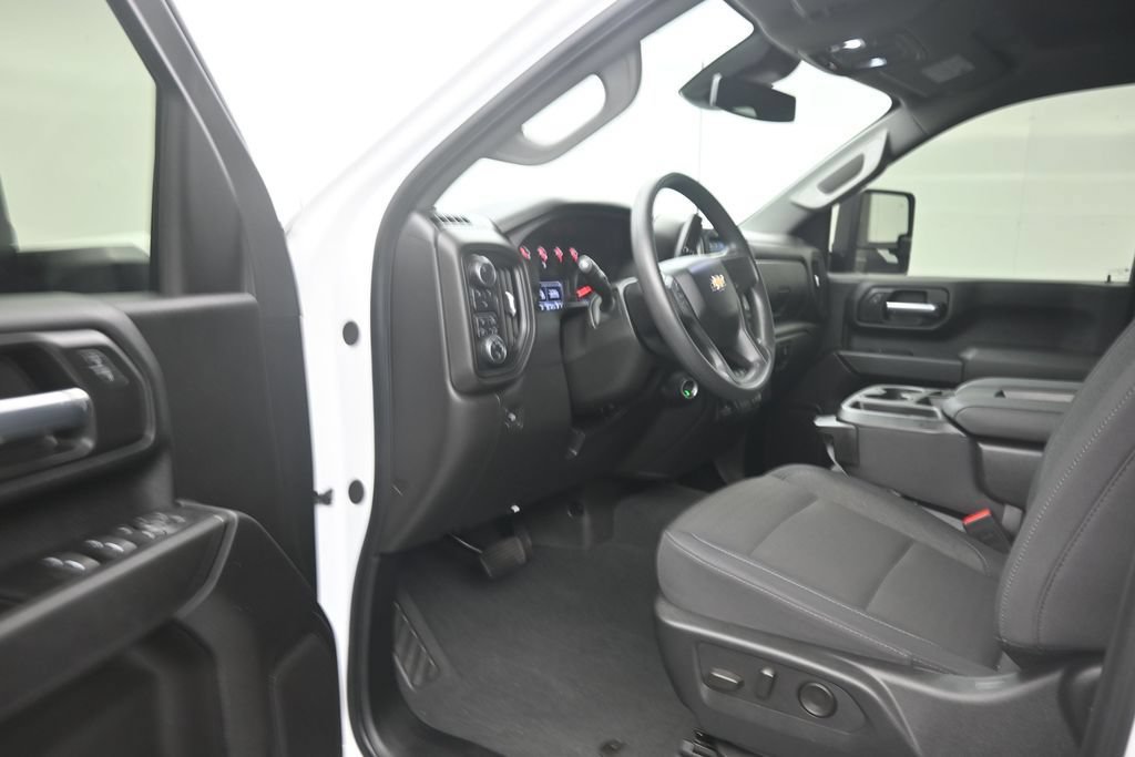 Used 2025 Chevrolet Silverado 2500 Custom w/ Custom Value Package AWD/4WD image 10