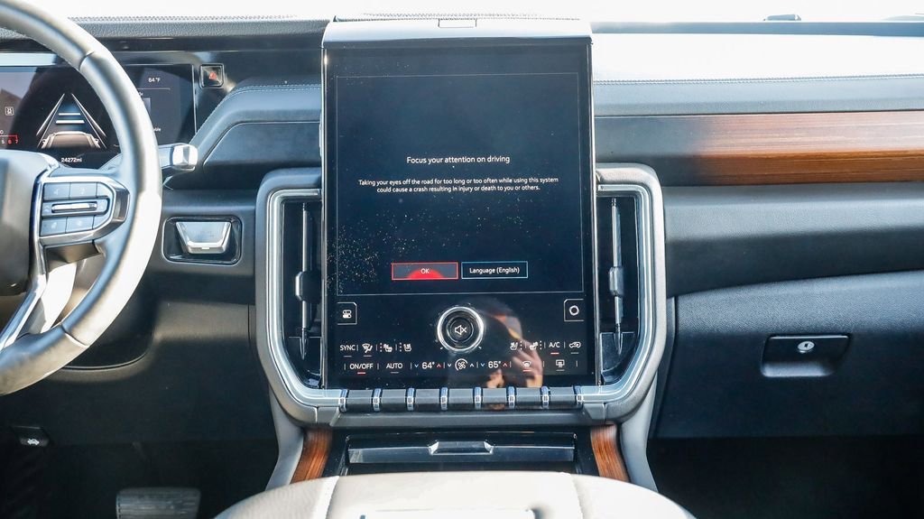 Used 2025 GMC Yukon XL Denali AWD/4WD image 16