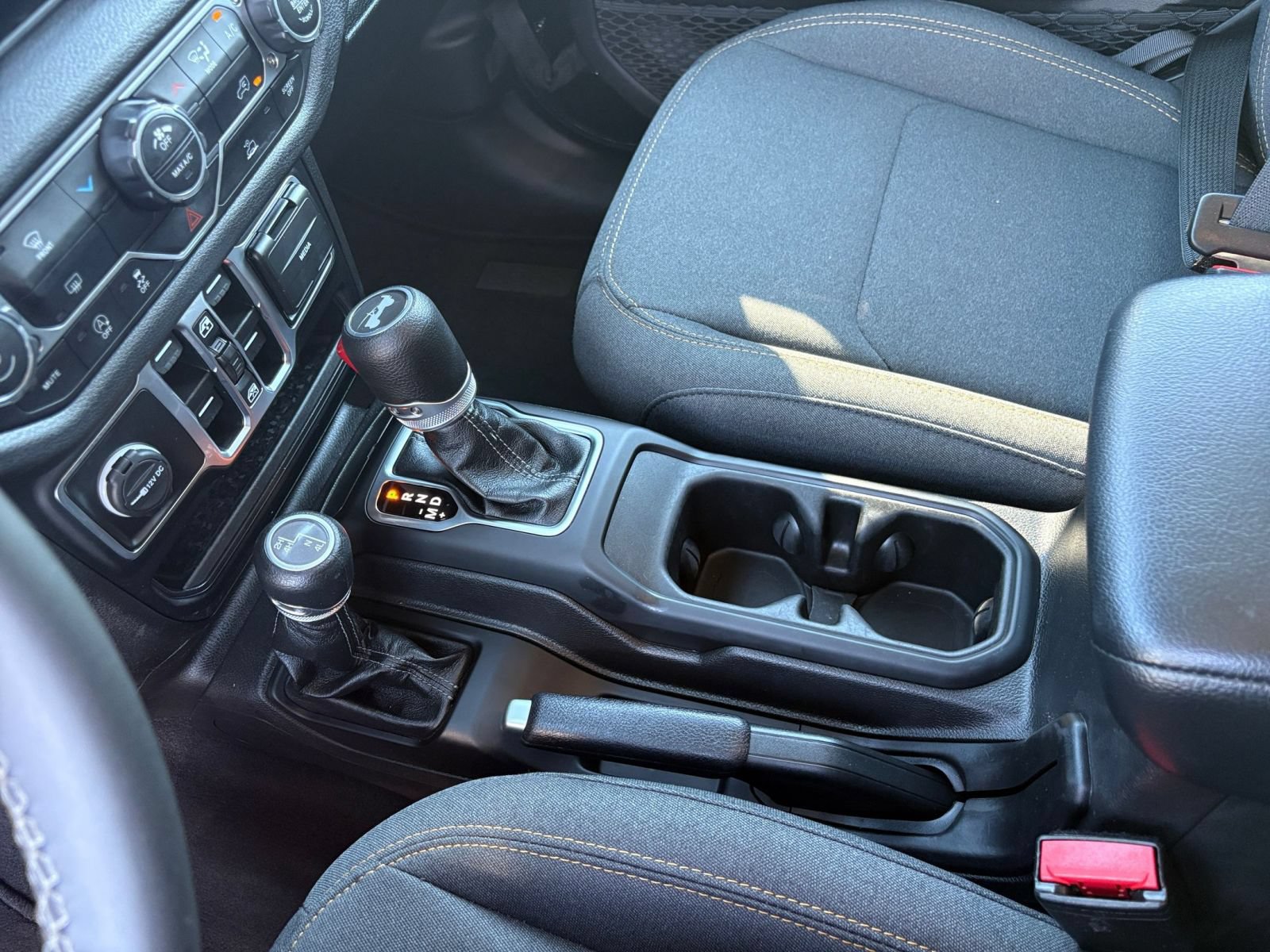 Used 2025 Jeep Wrangler Unlimited Sport AWD/4WD image 40