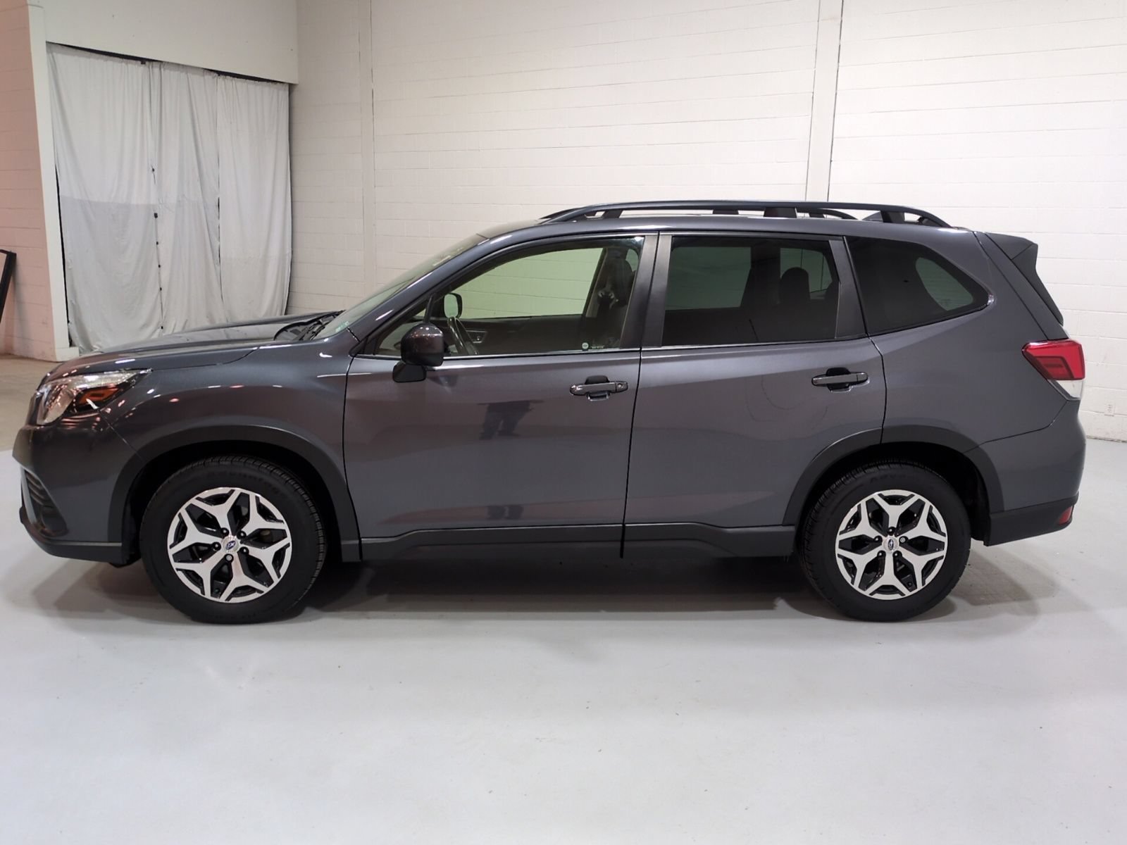 Used 2022 Subaru Forester Premium AWD/4WD image 6