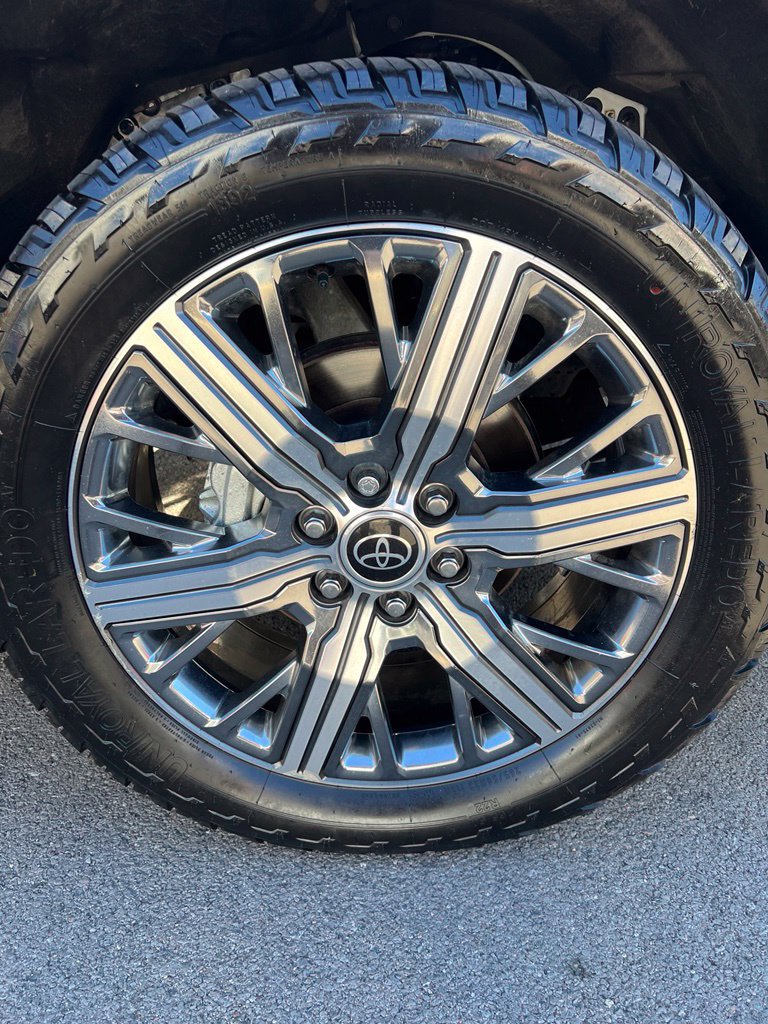 Used 2024 Toyota Sequoia Capstone AWD/4WD image 20