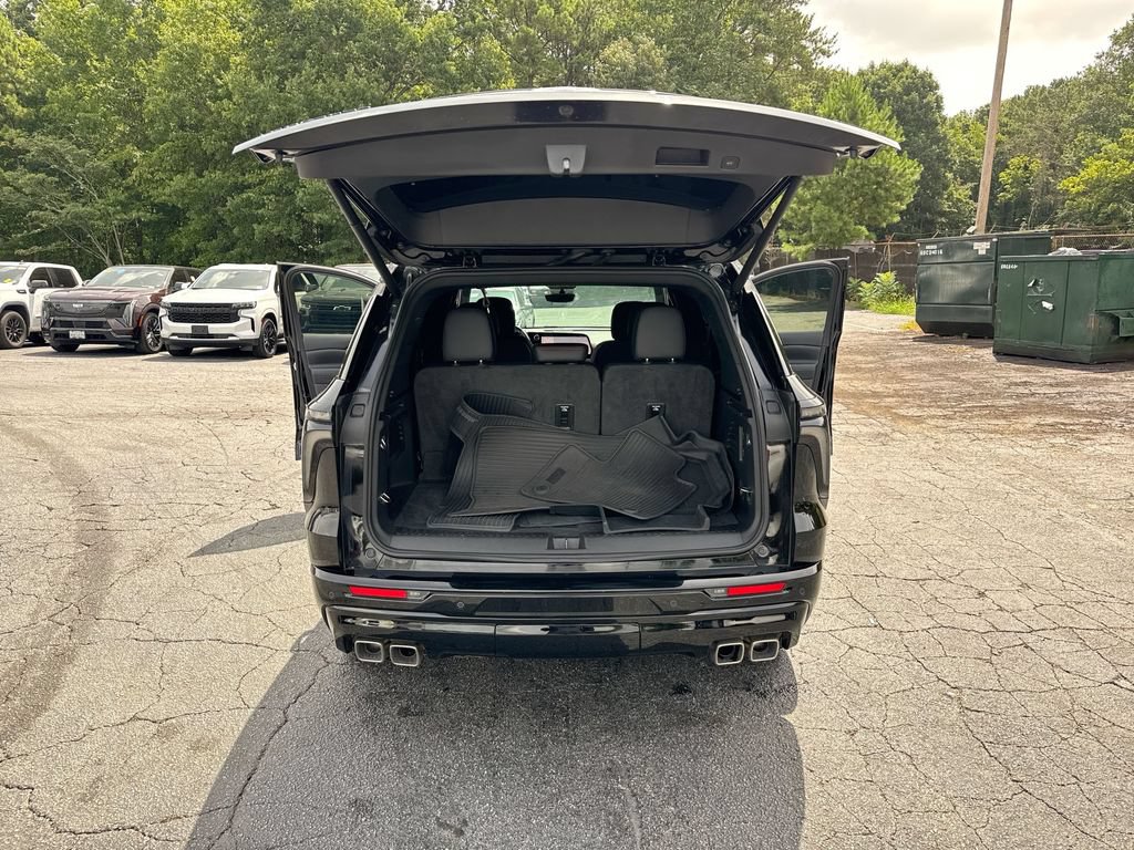 Used 2025 Chevrolet Traverse RS FWD image 35
