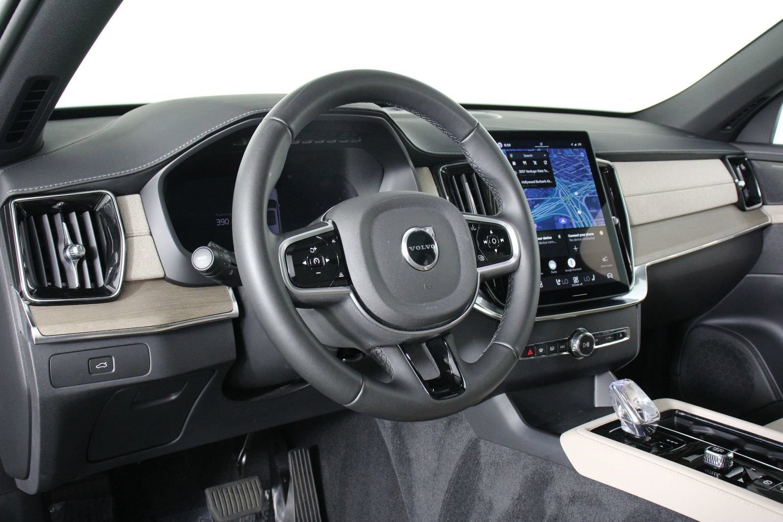 Certified 2026 Volvo XC90 B6 Plus w/ Protection Package Premier AWD/4WD image 14