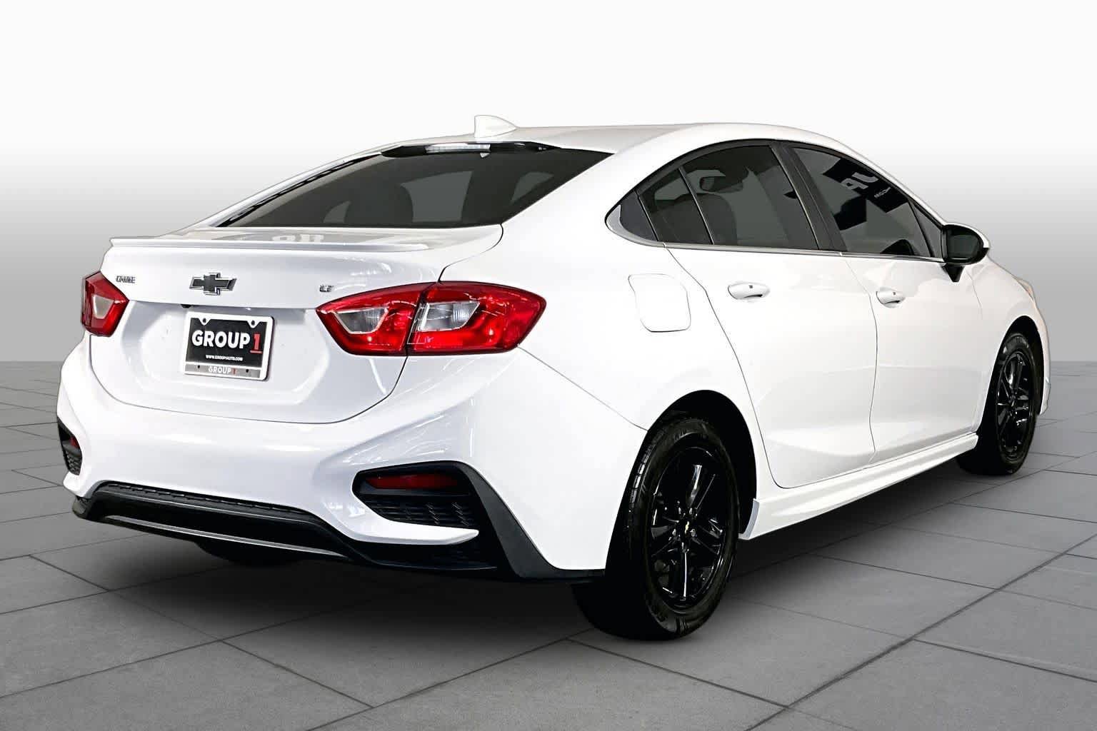 Used 2018 Chevrolet Cruze LT w/ Sun And Sound Package FWD image 12