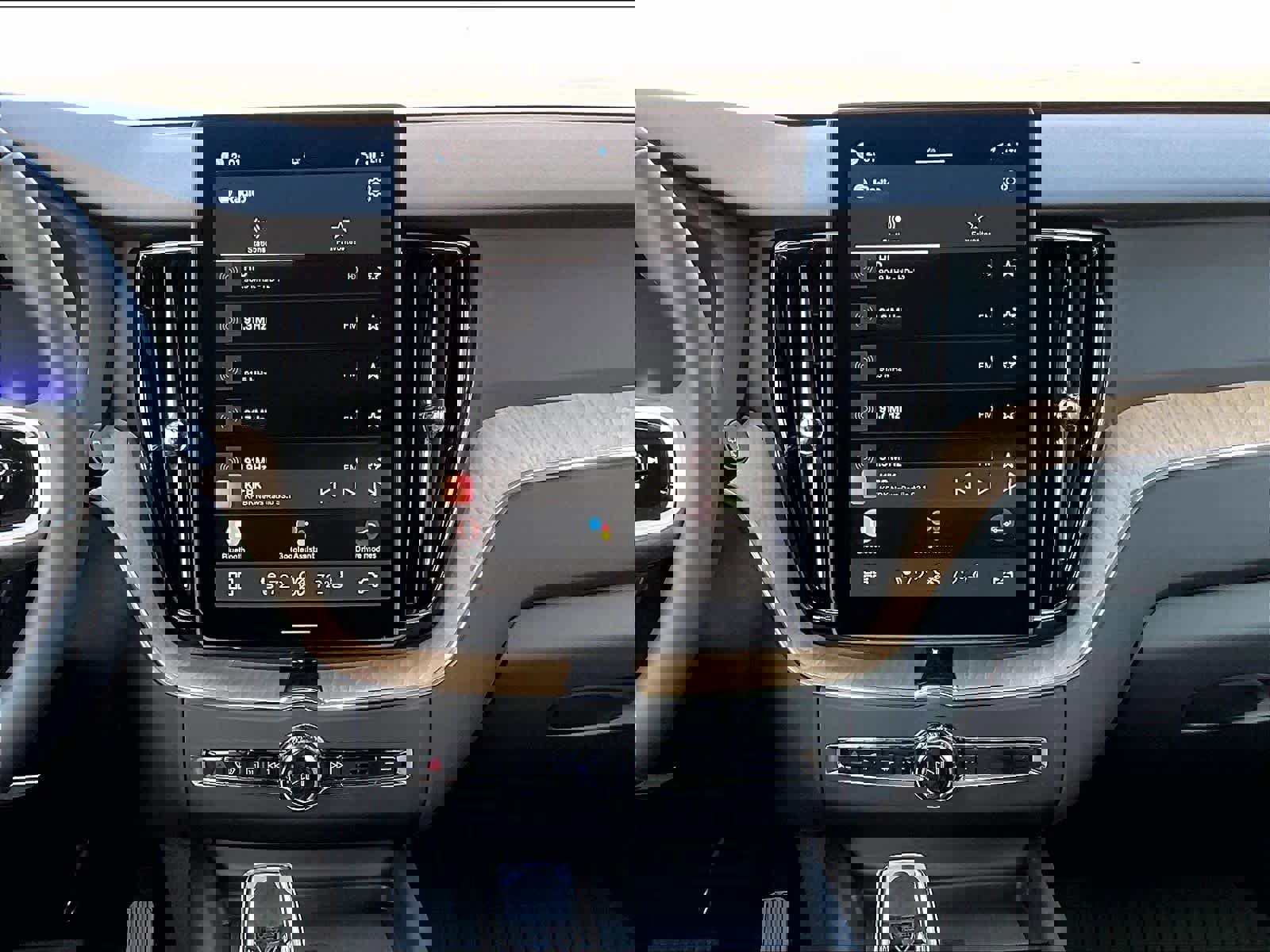 New 2026 Volvo XC60 B5 Plus w/ Protection Package Premier image 9