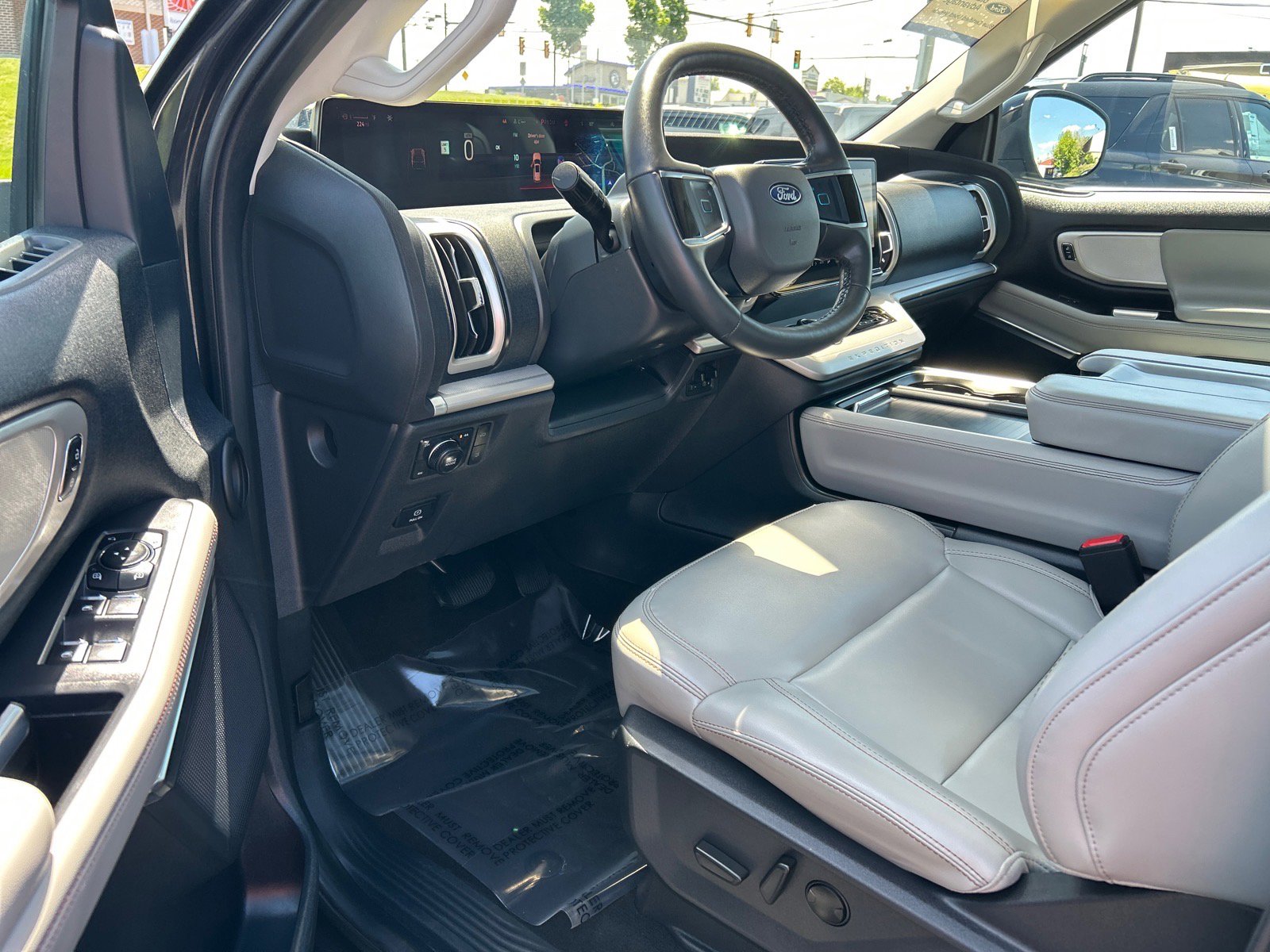 Certified 2025 Ford Expedition Active AWD/4WD image 6