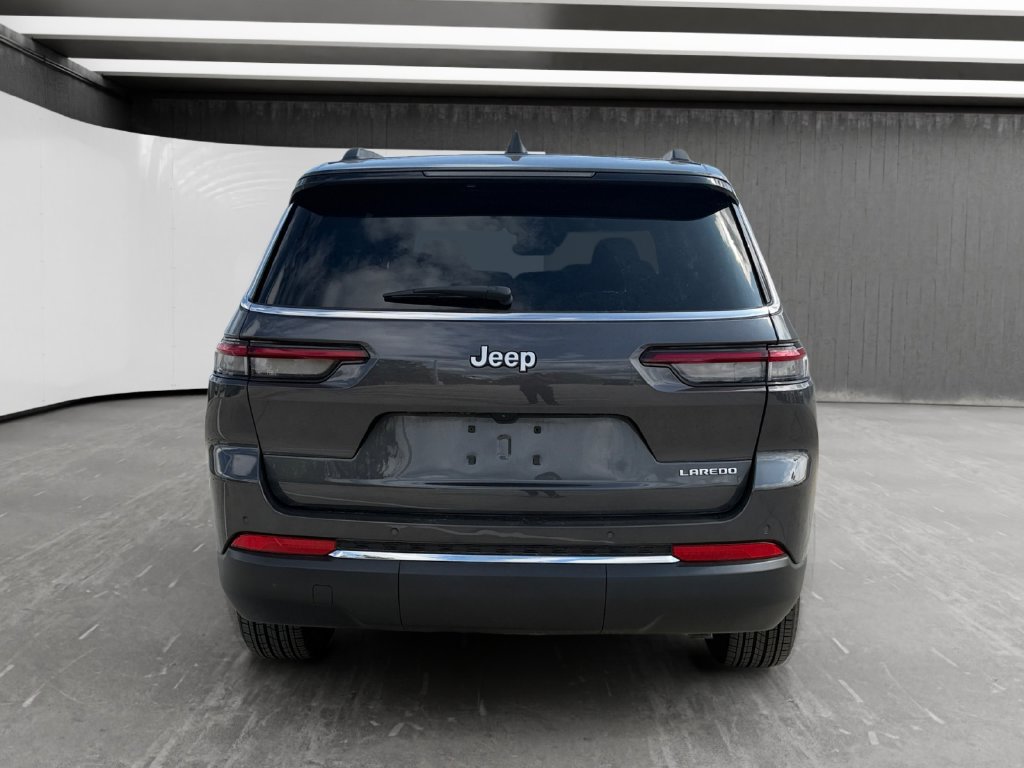 Used 2025 Jeep Grand Cherokee L Laredo RWD image 4