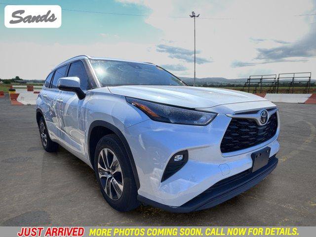 Used 2023 Toyota Highlander XLE FWD image 1