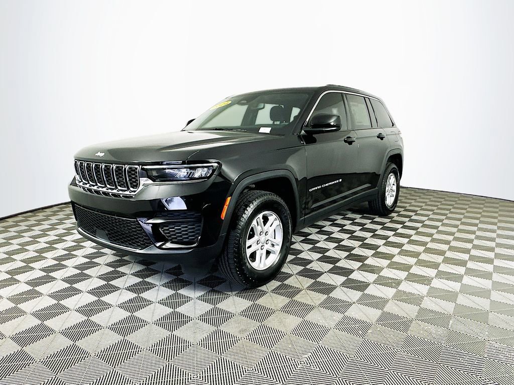 Certified 2024 Jeep Grand Cherokee Laredo w/ Luxury Tech Group I image 6