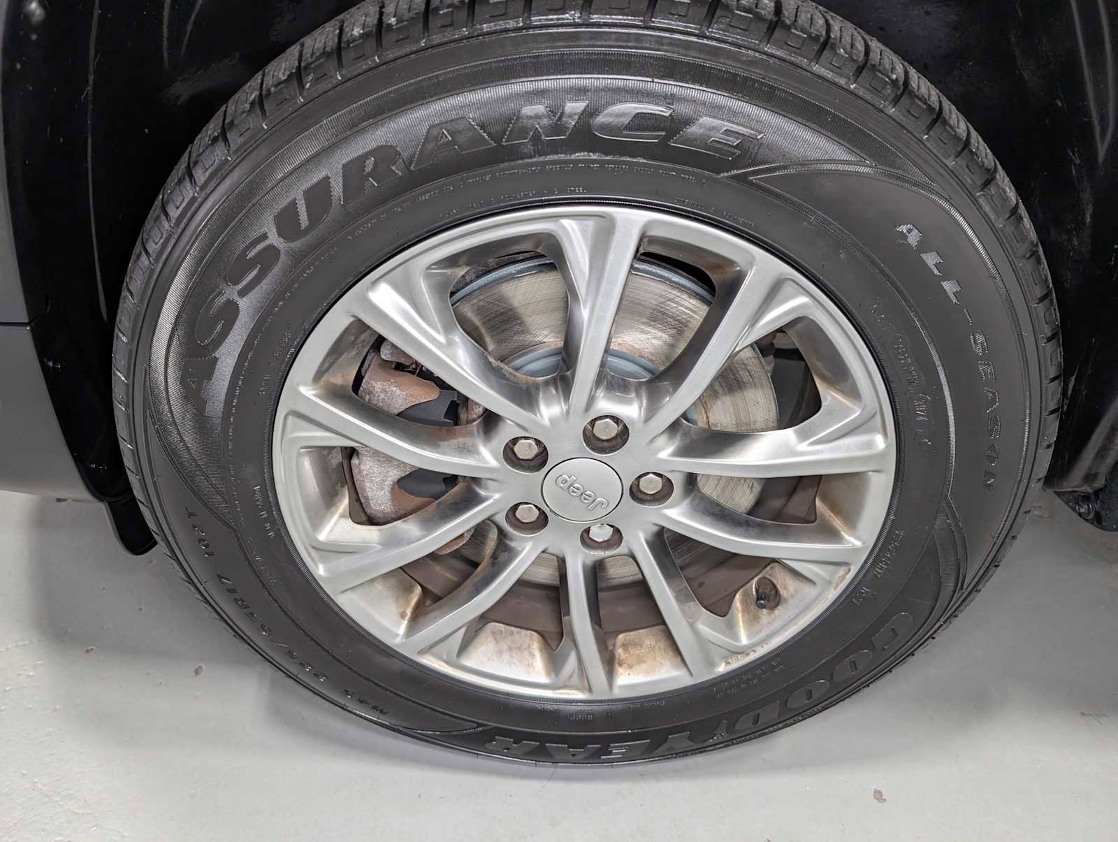 Used 2020 Jeep Cherokee Latitude Plus w/ Cold Weather Group image 3