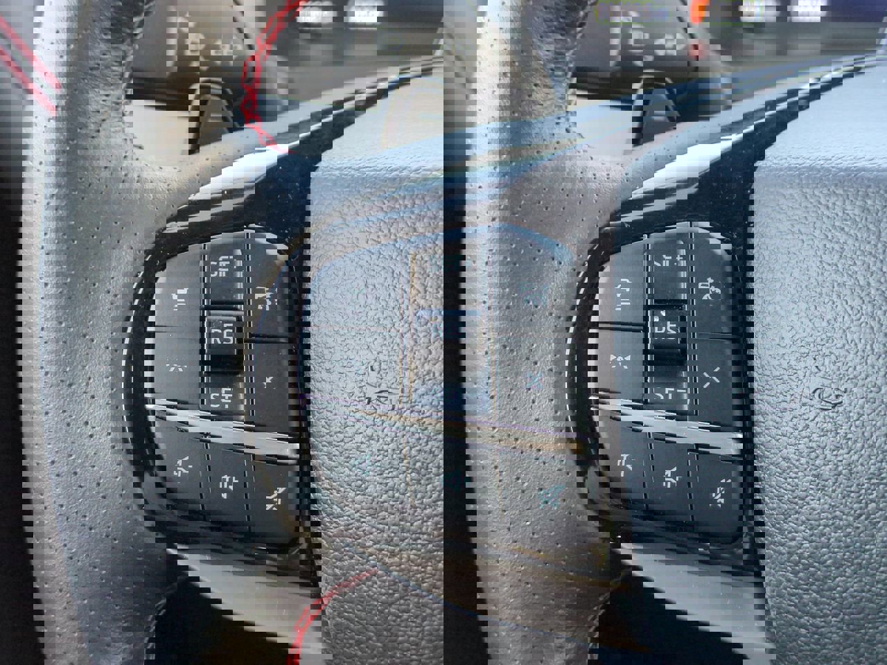 Used 2025 Ford Explorer ST image 25