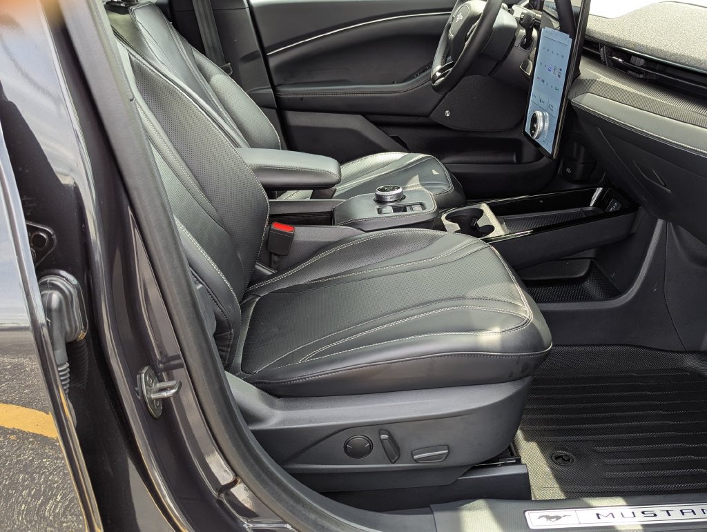Used 2022 Ford Mustang Mach-E Premium AWD/4WD image 26