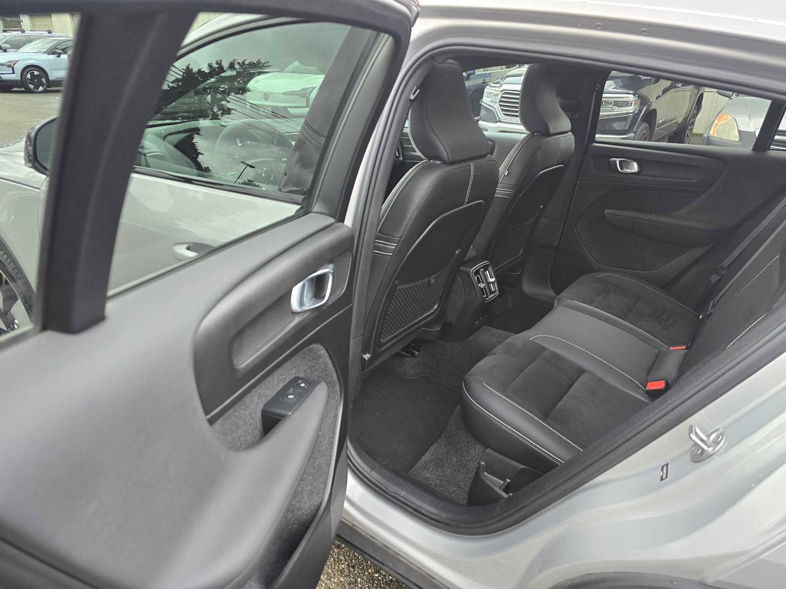 Certified 2023 Volvo C40 P8 Recharge Ultimate image 17