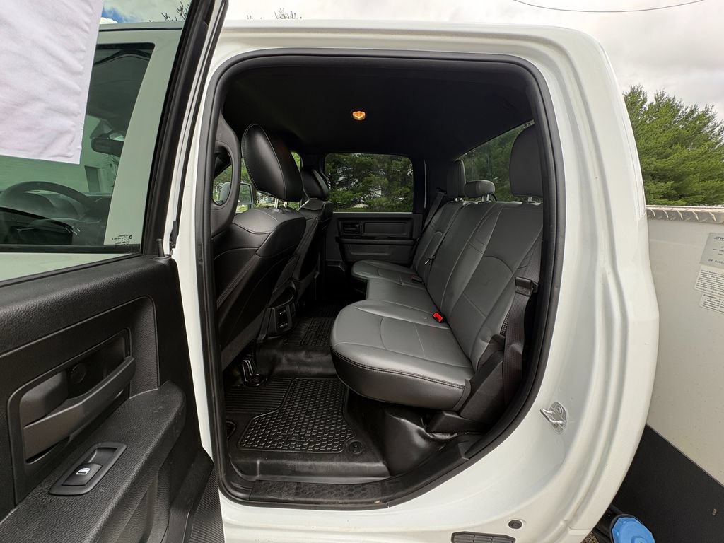 Used 2024 RAM 3500 Tradesman w/ Chrome Appearance Group AWD/4WD image 21