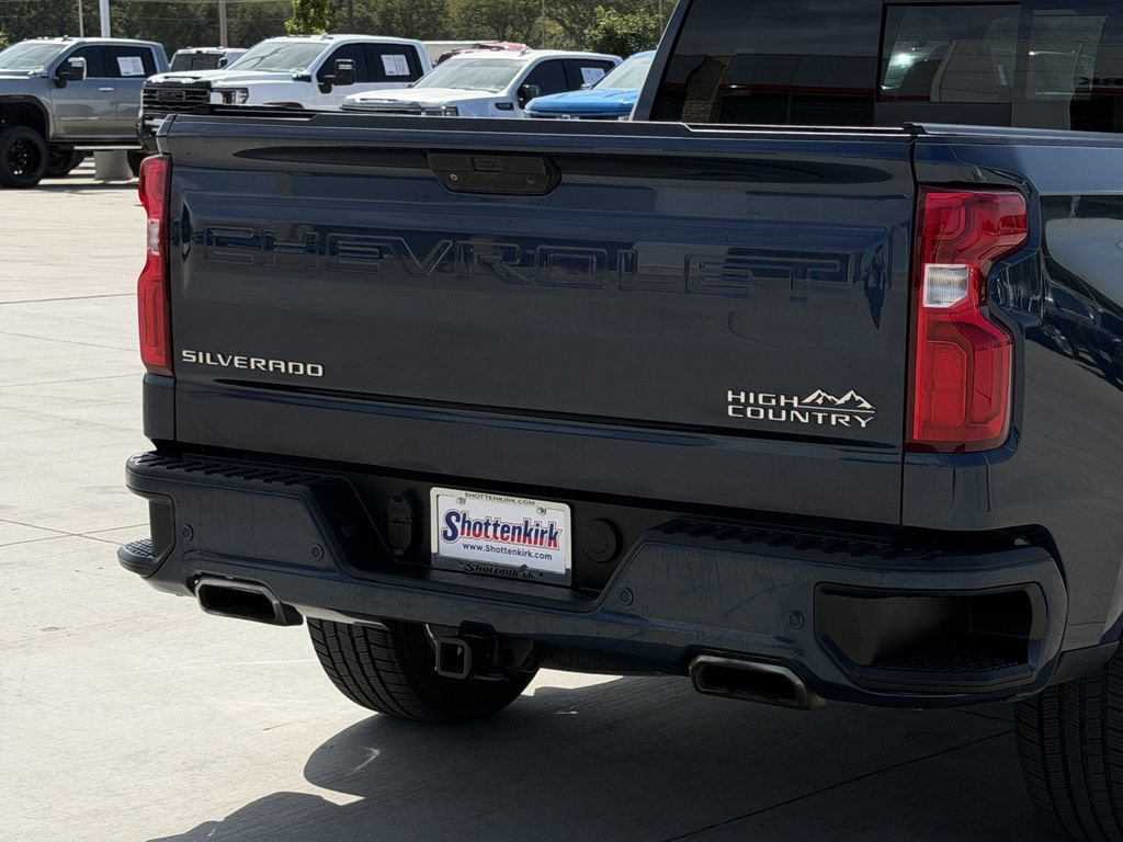 Used 2019 Chevrolet Silverado 1500 High Country w/ Technology Package AWD/4WD image 10