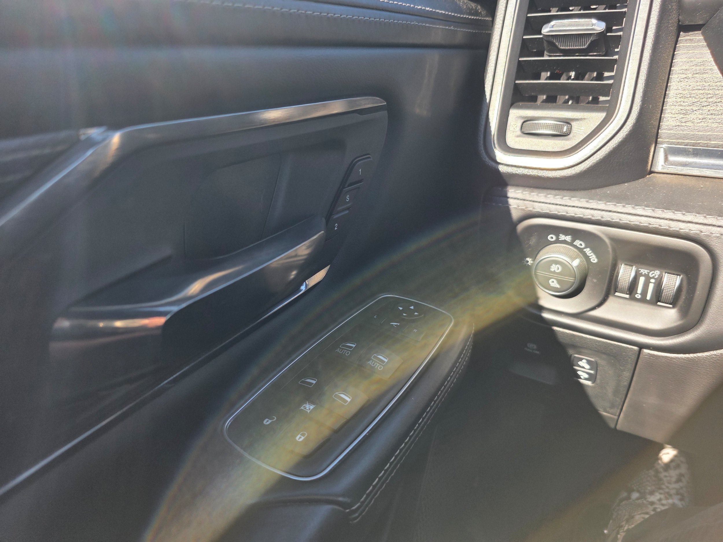 Used 2021 RAM 1500 Limited AWD/4WD image 19