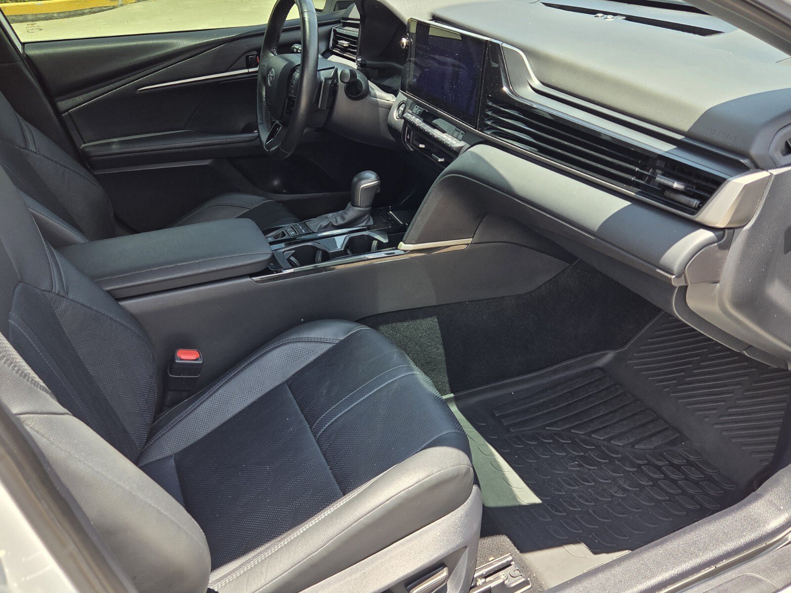 Used 2025 Toyota Camry XSE FWD image 11