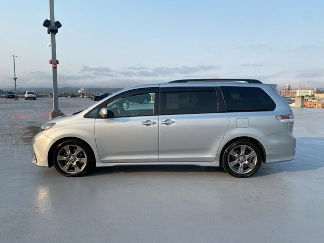 Used 2020 Toyota Sienna SE w/ SE Preferred Package FWD image 5