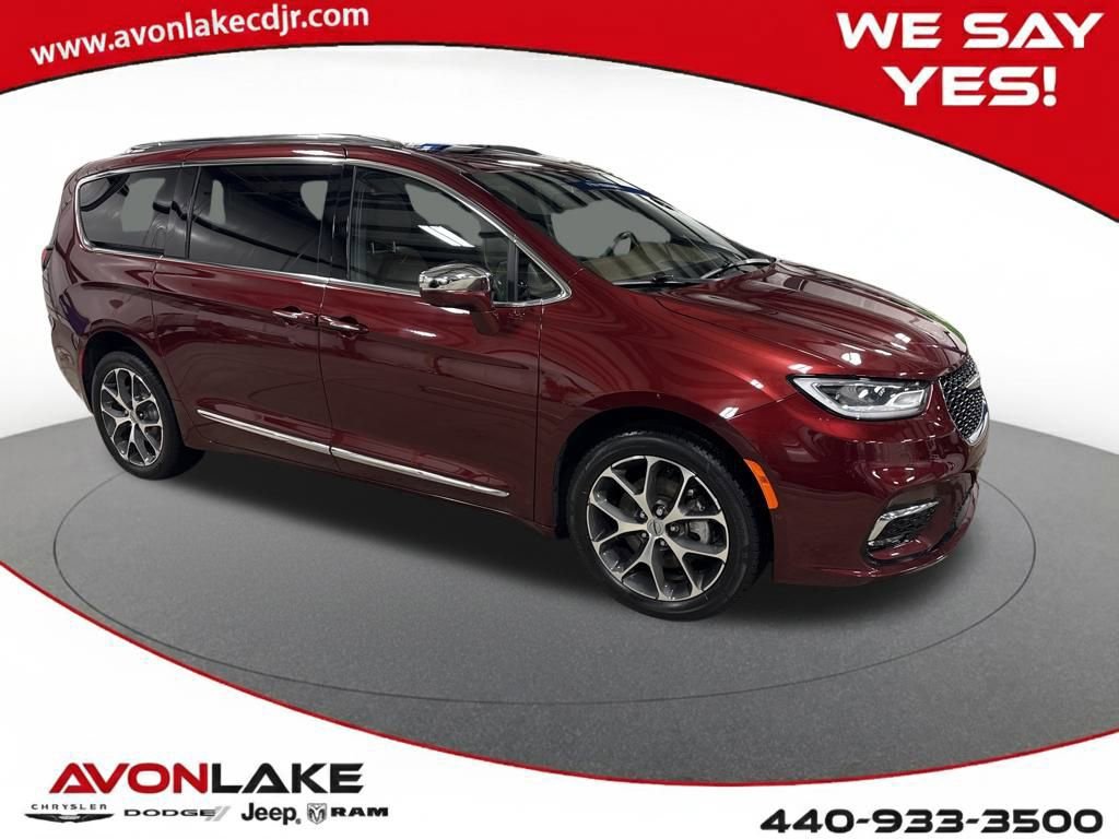 Used 2021 Chrysler Pacifica Limited w/ Uconnect Theater Family Group image 8