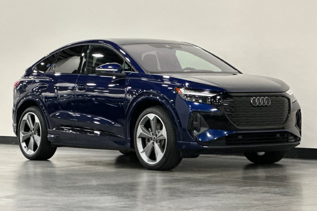 Used 2025 Audi Q4 e-tron Premium Plus AWD/4WD image 2